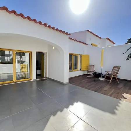 Club 2 With Pool By Homing Villa