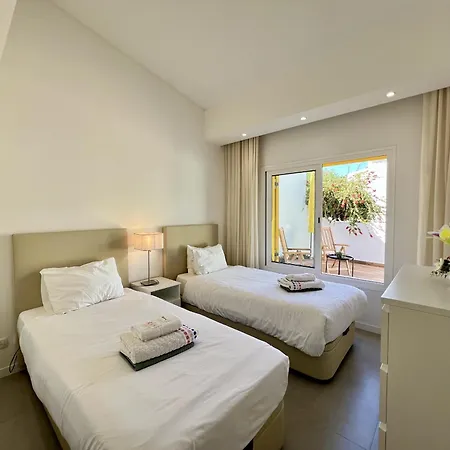 Club 2 With Pool By Homing Villa