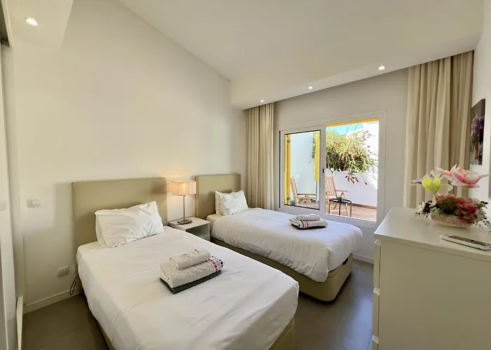 Club 2 With Pool By Homing Villa