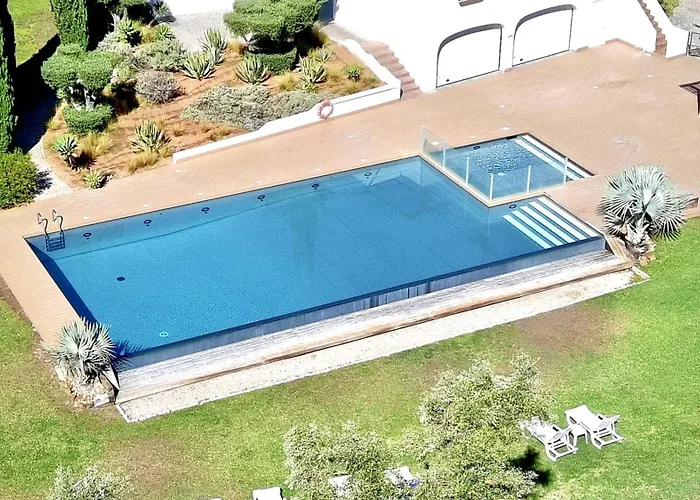 Club 2 With Pool By Homing Villa *