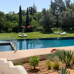 Club 2 With Pool By Homing Villa *